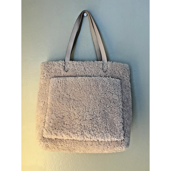Madewell Handbags - Madewell Sherpa Shearling Transport Tote Pink